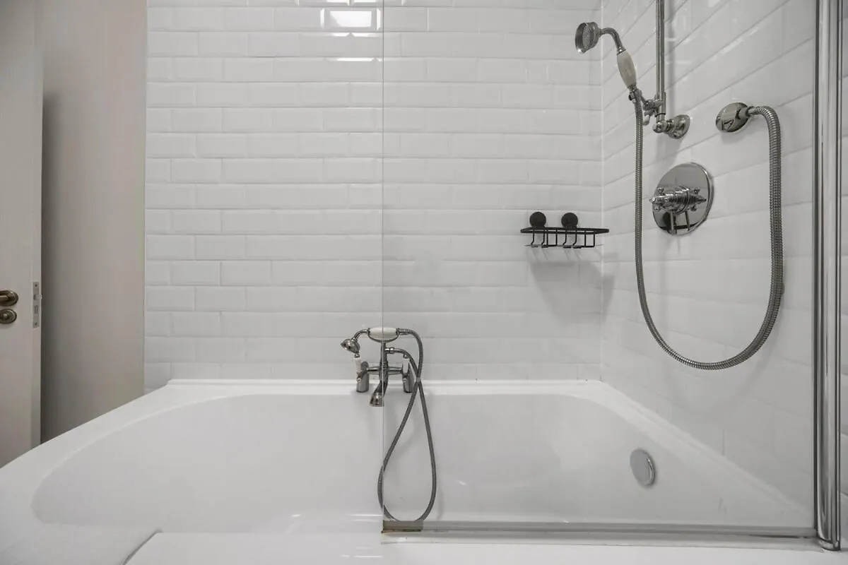 Free Parking Fast Wifi 2 Min To Cardiff City Apartment