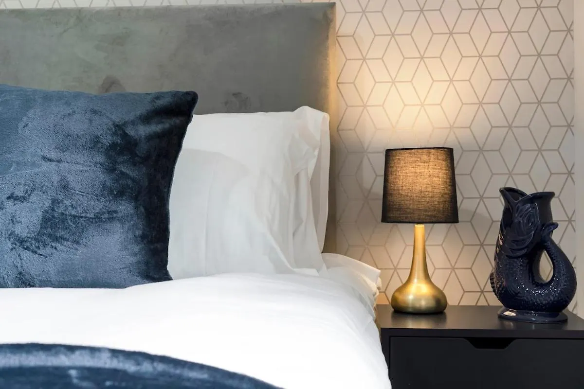 Free Parking Fast Wifi 2 Min To Cardiff City United Kingdom