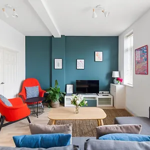 Albany By Black Door Apartment
