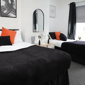 2-bed With Rooftop Garden In Prime Location Apartment