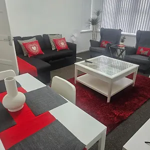 Nariken Apartments, Apartment